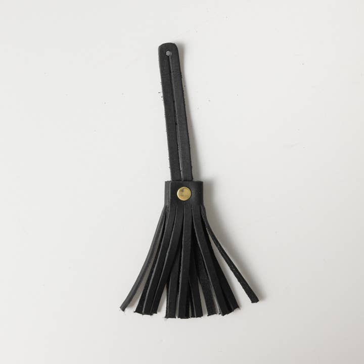 KMM & Co. – wholesale Purse/bag accessory – Women’s – Black Cypress Leather Tassel