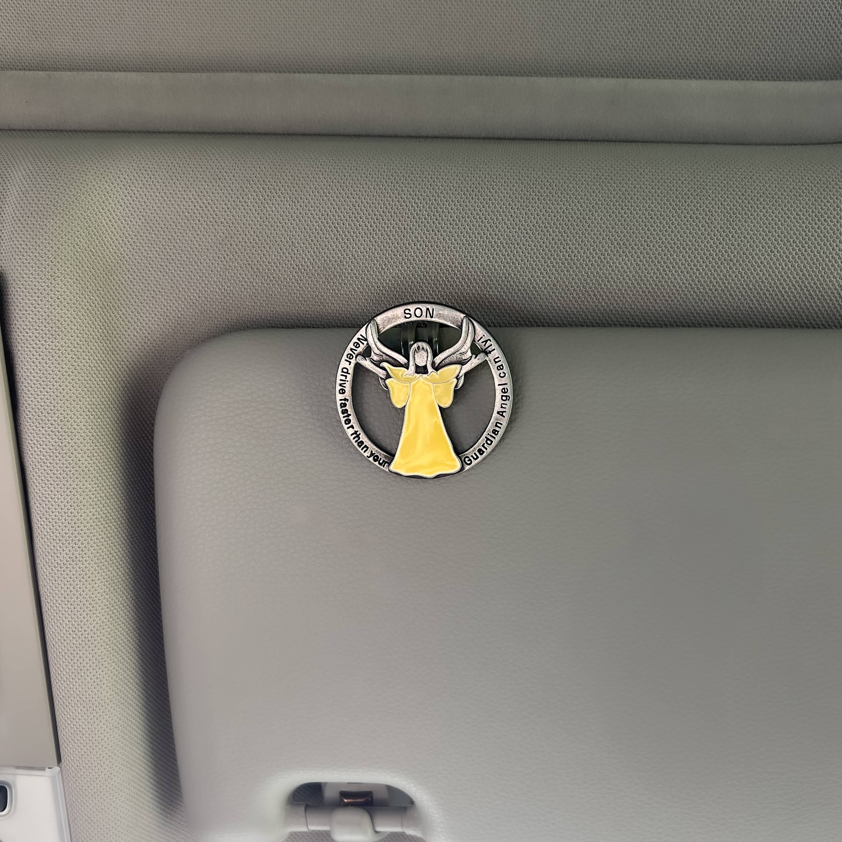 Abbey + CA Gift - Vente Breloque décorative pour voiture – unisexe - Clip de visière qui brille7