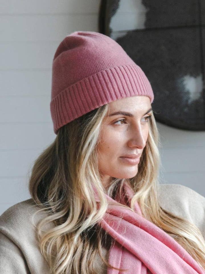 Saga Kaschmir-Mütze – Rose für den Großhandel von Heirloom Cashmere