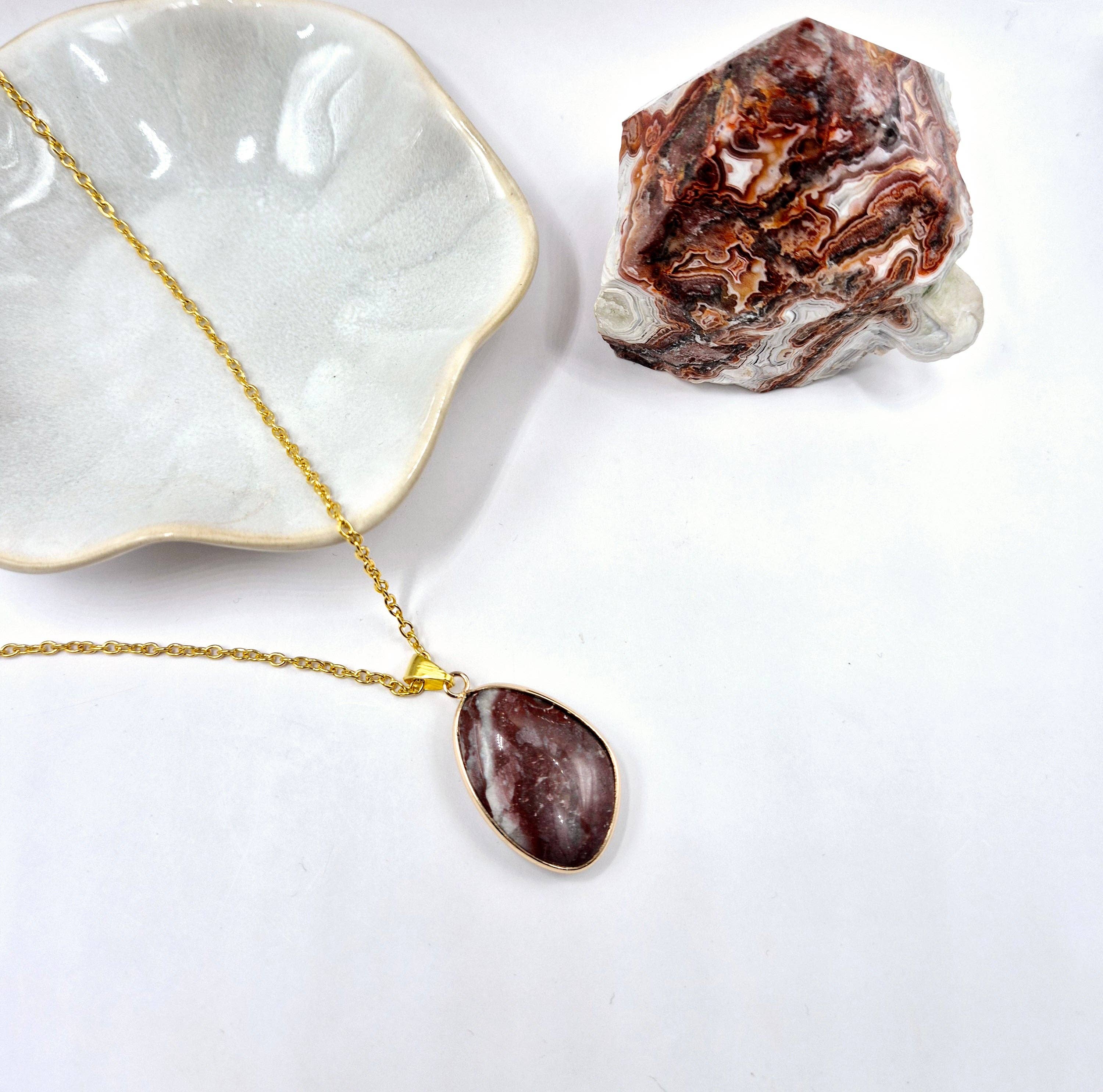 Moonlight Gemstones – wholesale Pendant/charm necklace – Gold color Agate Necklace with 25mm pendant1