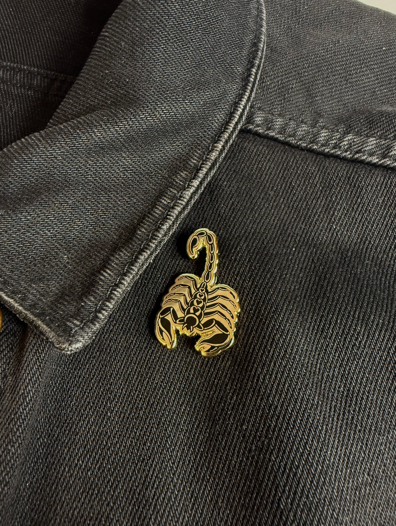 Whats Her Face - Wholesale Lapel Pin/Button - Enamel Pin - Scorpion Black Gold1