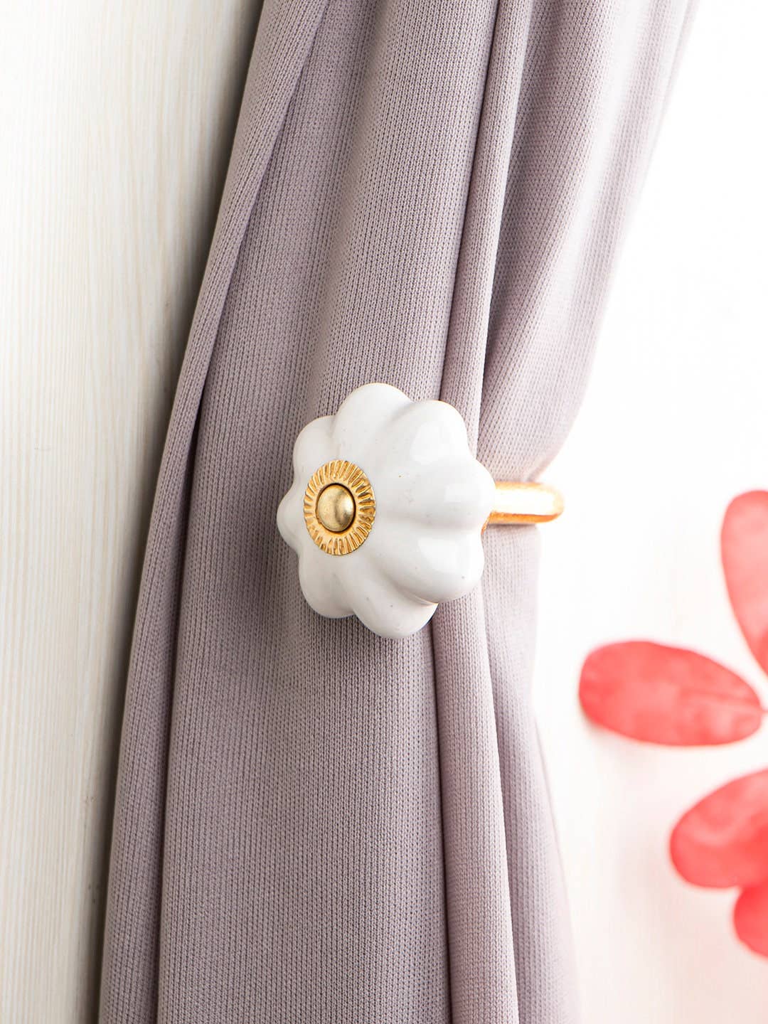 KNOBCO - Wholesale Knob/Pull - White Color Solid Flower Shape Design Curtain Tie Back Hook Rustic Bathroom Towel Hook Antique Hook (Set of 2)7