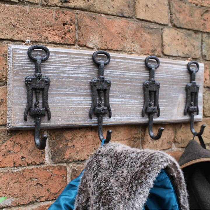 Flasköppnare i gjutjärn med väggkrok för wholesale av Satchville