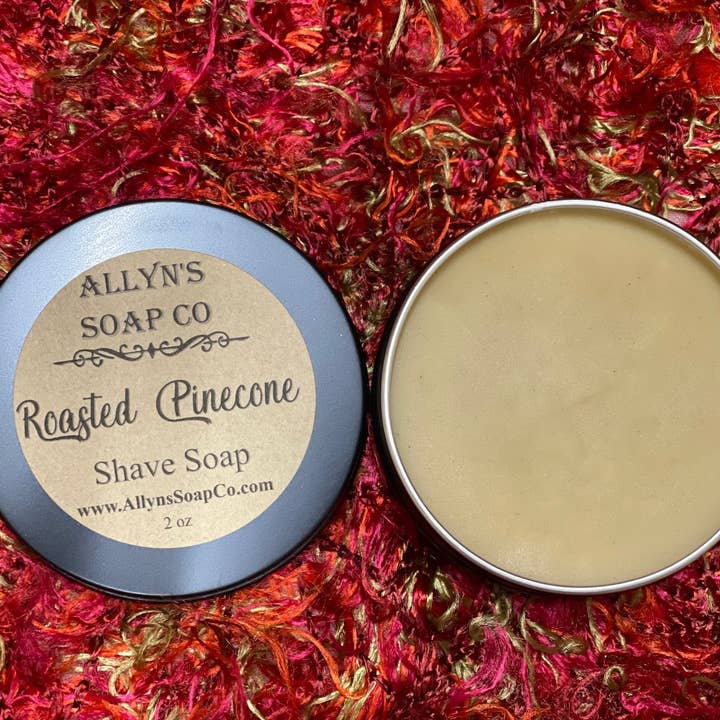 Ristet Pinecone Shave Soap for engroshandel hos Allyn’s Soap Co.