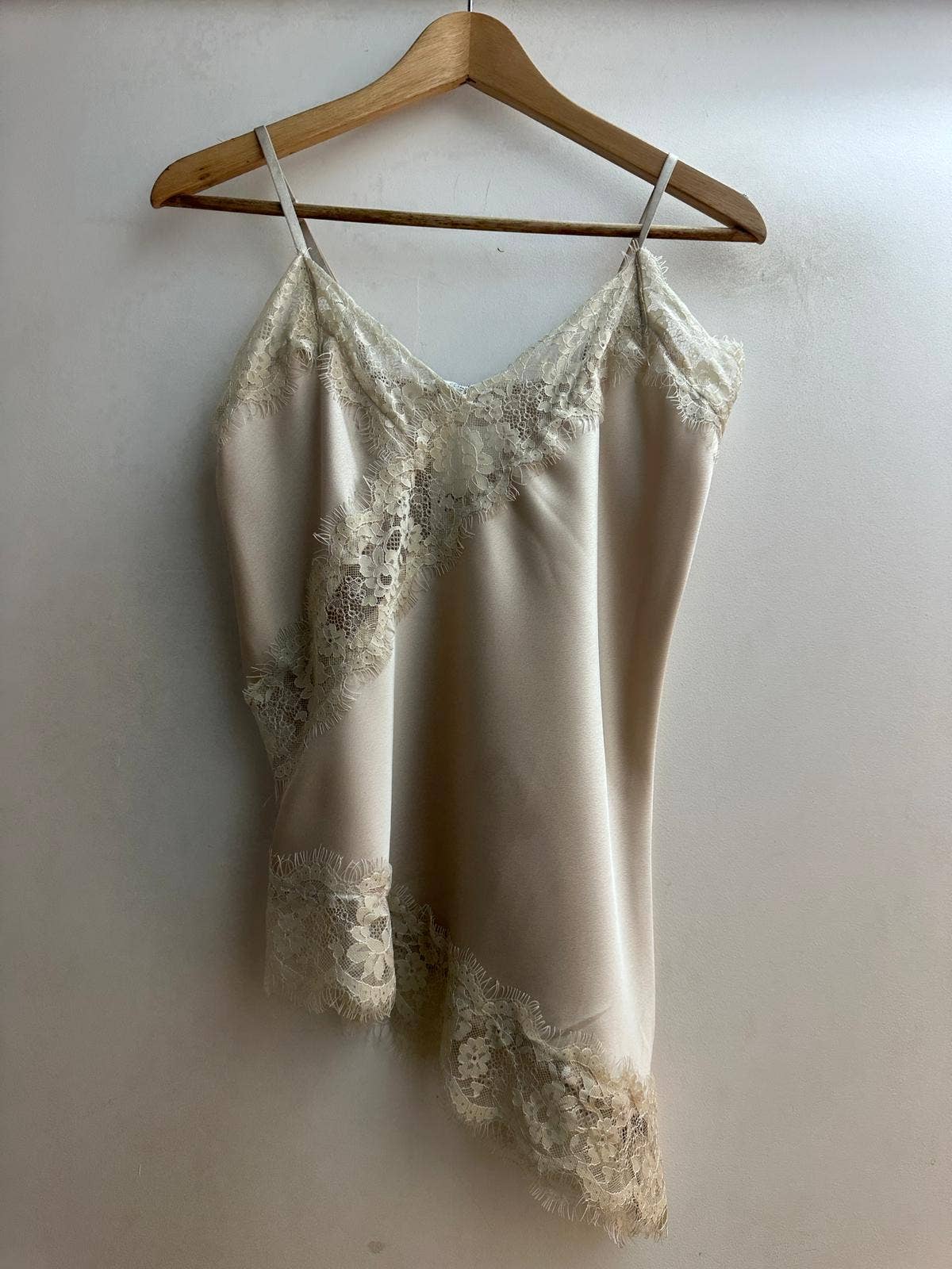 LORIANE - Vente Haut d'intérieur – femme - 11220 Haut à bretelle asymétrique en satin 1