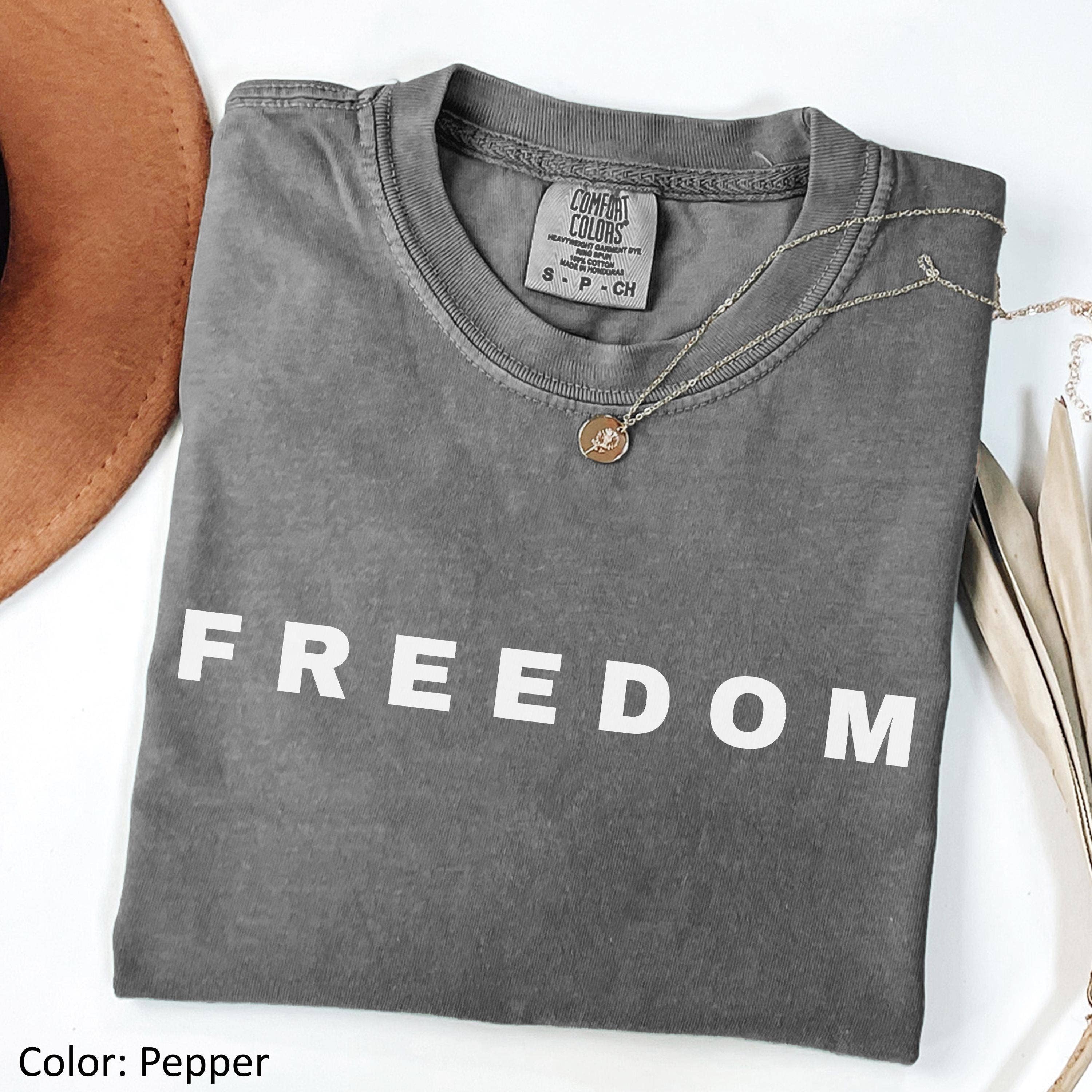 ClevorFit - Vente T-shirt à imprimés – unisexe - T-shirt Charlie Kirk Freedom Comfort Colors, Pull Charlie Kirk1