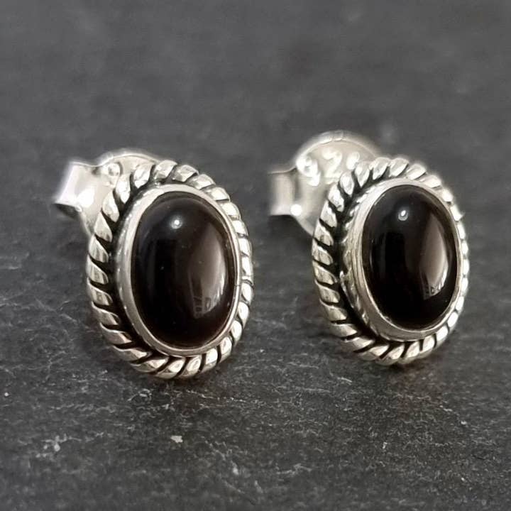 Boho ovale sorte onyx ørestikker, 925 sterlingsølv, S4O for engroshandel hos Mistry Gems