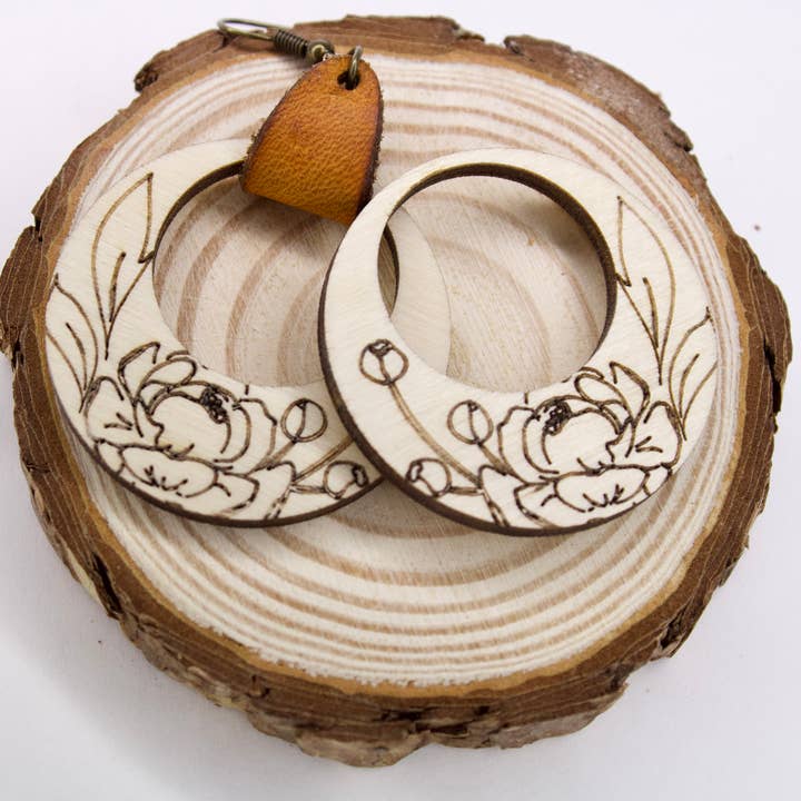 Pfingstrose offener Ohrring Holzroh für den Großhandel von PhilCo Forged