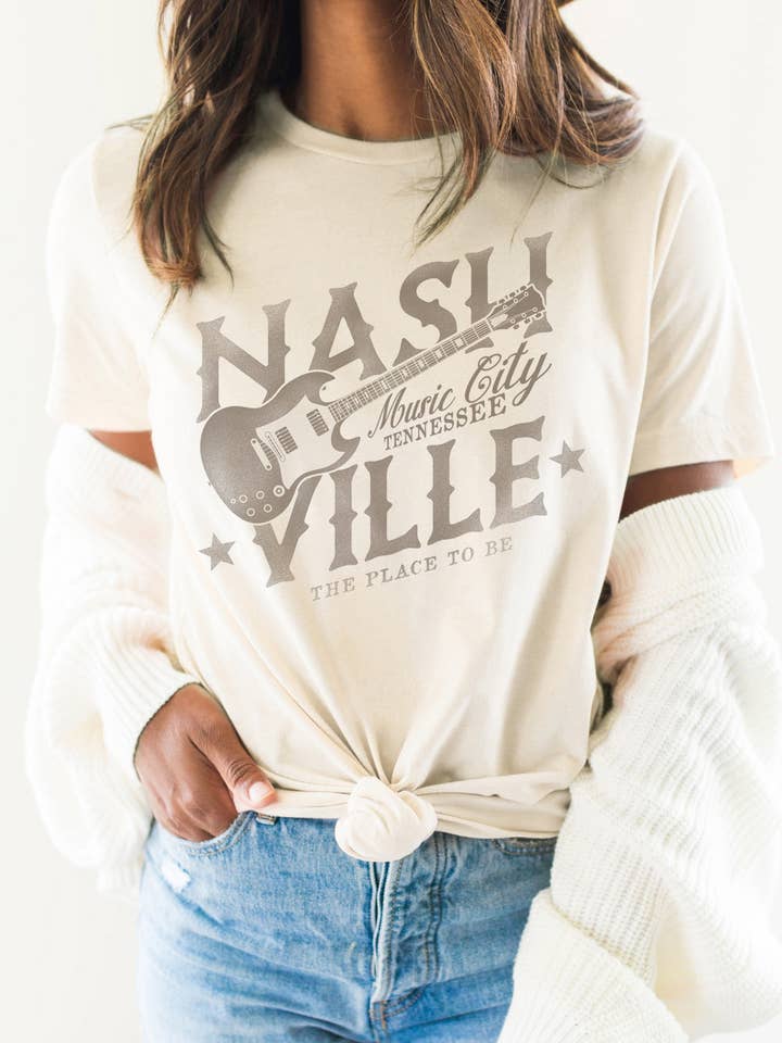 1007T - Guitare Nashville pour la vente par BouTeeQue Closet