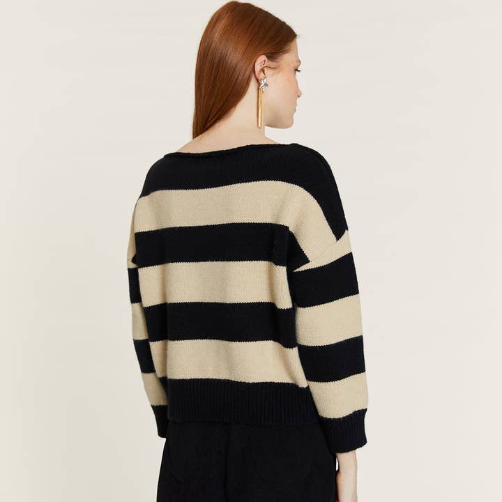 JERSEY DE RAYAS NEGRO Y CREMA and other Purchase Wholesale baricentro casamassima bomboniere. Free Returns & Net 60 Terms on Faire trending on Faire.