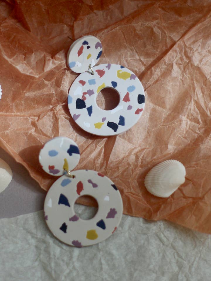 Remnants oorbellen voor wholesale door Xenia Studio