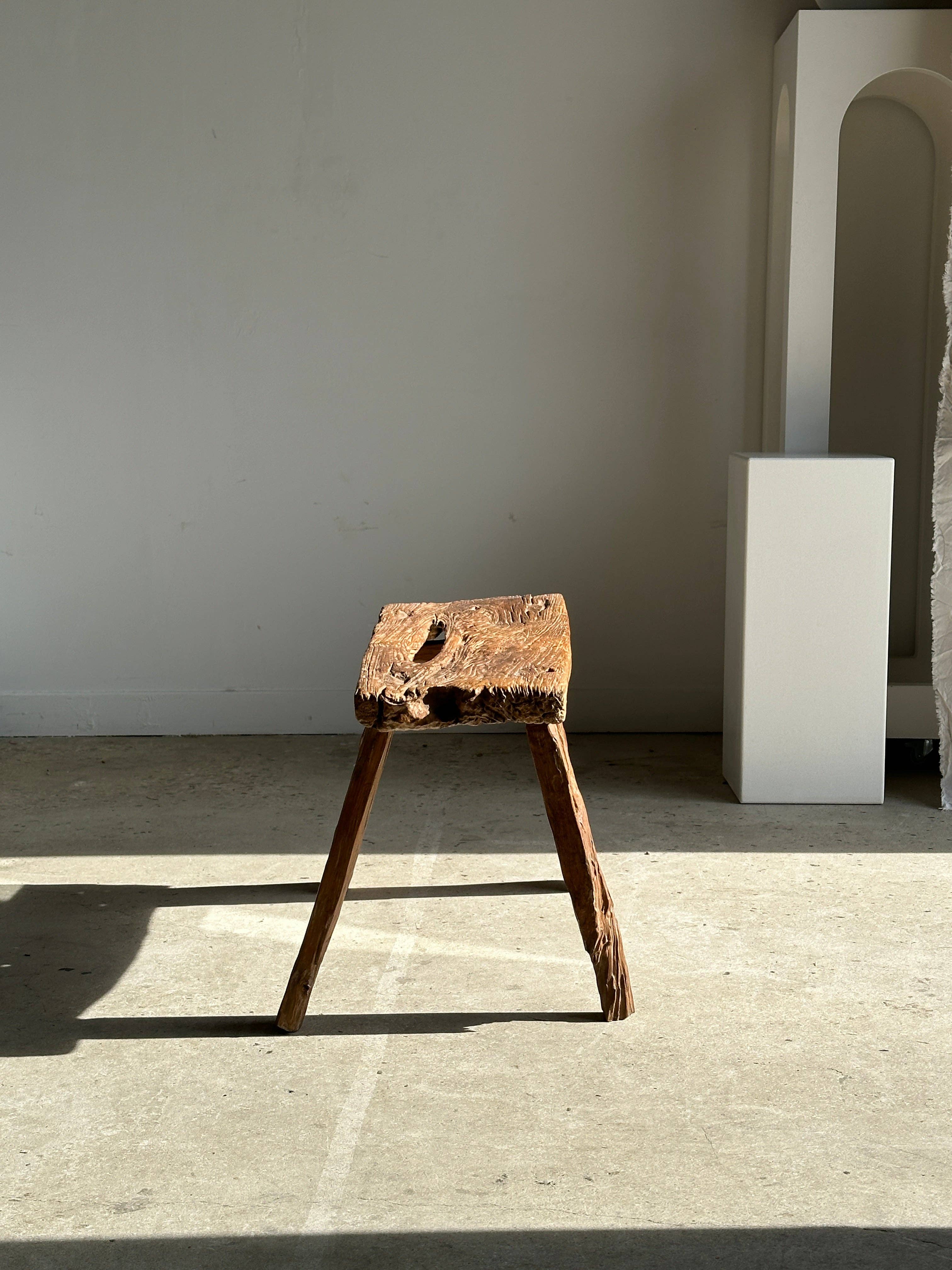 Office Objets - Wholesale Bench - Small organic bench in upcycled Asian teak quadripod openwork seat - Matahari27