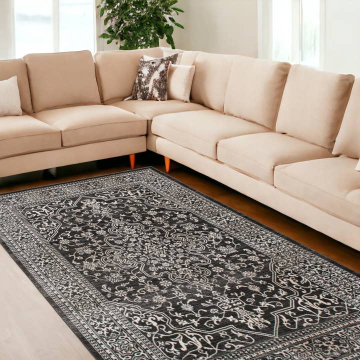 Tapis oriental vieilli noir et ivoire de 8 pi x 10 pi pour la vente par HomeRoots
