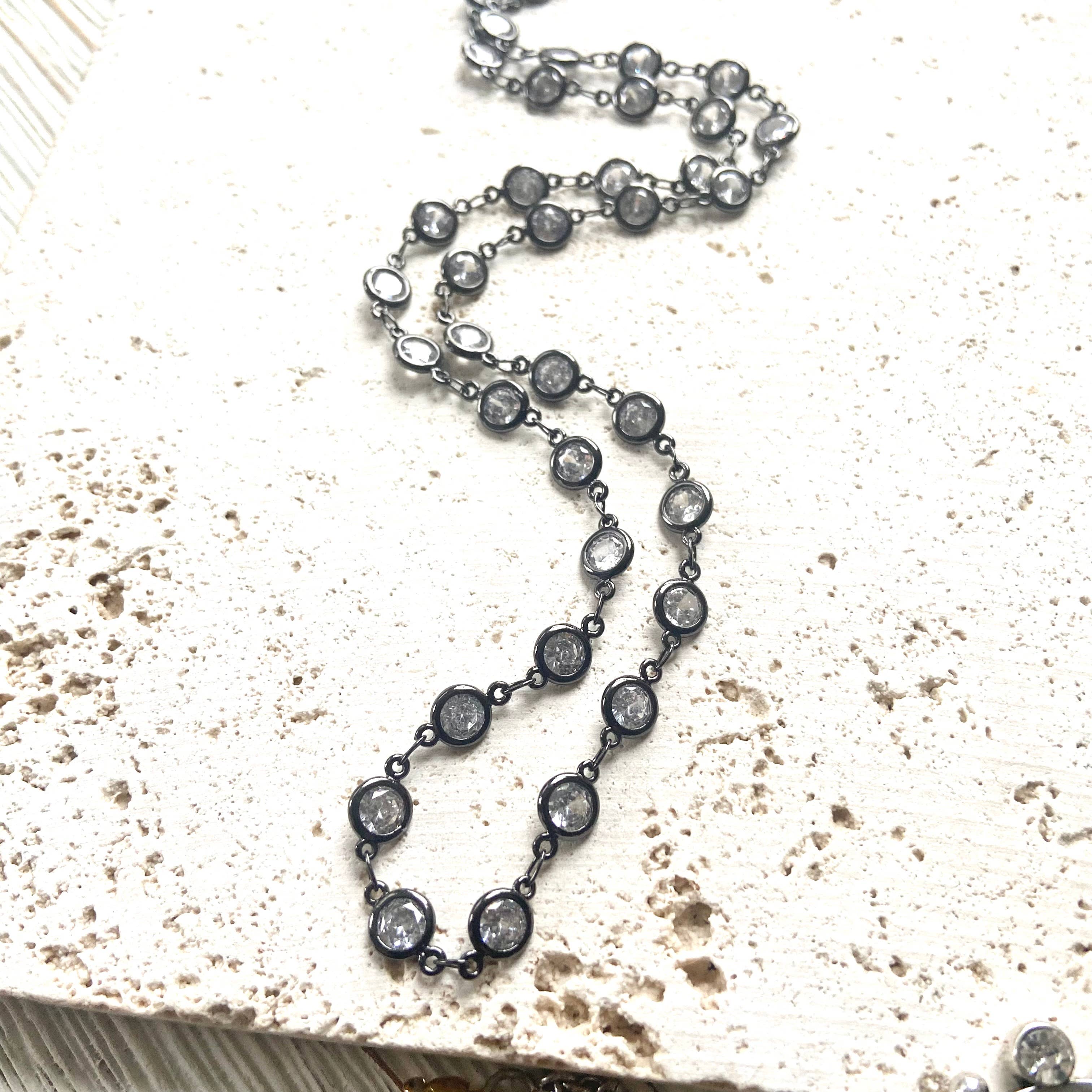 VB&CO Designs Handmade Jewelry – wholesale Pärlband/Pärlhalsband – Klar kristall gunmetal lagerhalsband boutique salong0