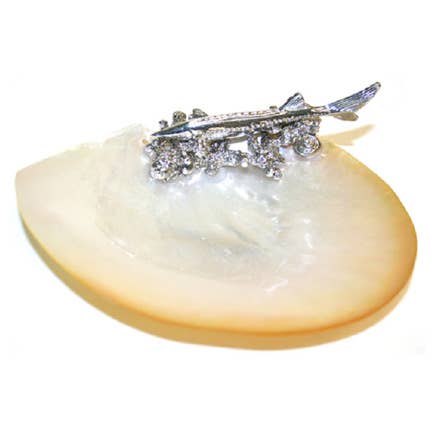 Plat en nacre esturgeon en étain pour la vente par Modern Coastal by Contrast Inc.