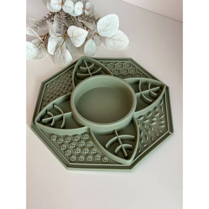 Doggotique – wholesale Pet bowl – Cat/dog – Lick mat Lotus, feeding station, lick mat, slow bowl7