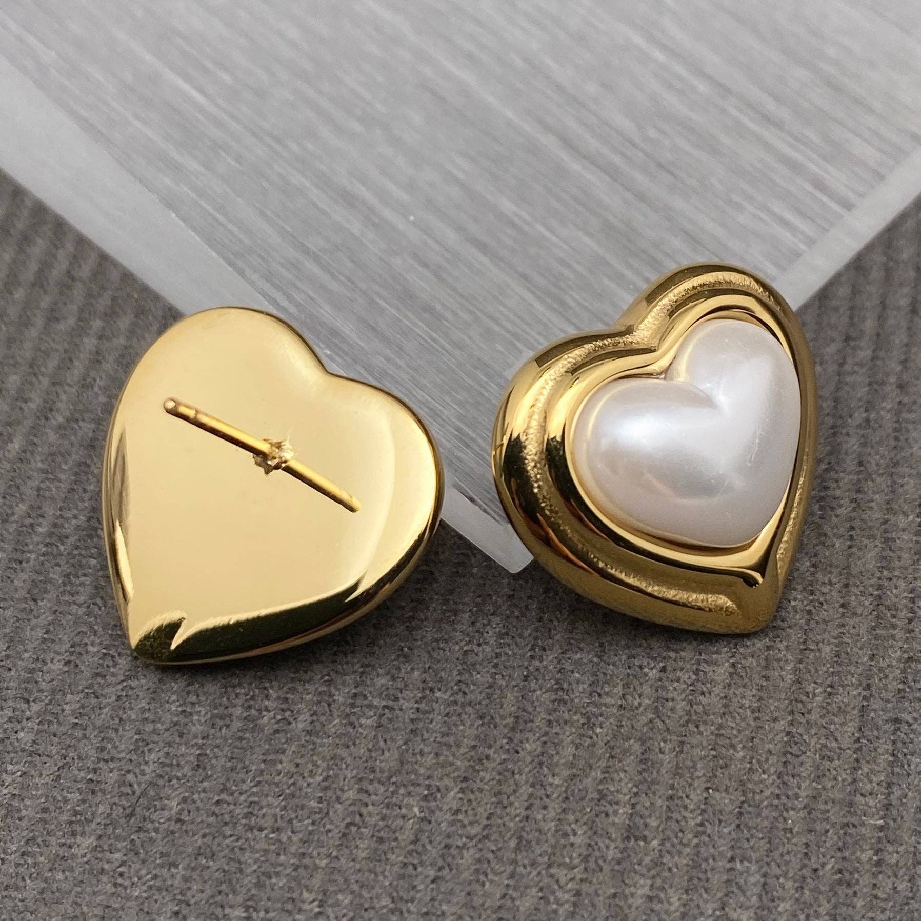 Mio Queena - Wholesale Stud/Post Earrings - Pearl Heart 18K Gold Plated S.Steel Stud Earrings - FGS2