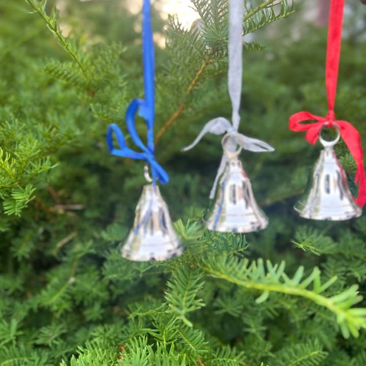 Ornement de cloche chromé pour la vente par Hopes Unlimited