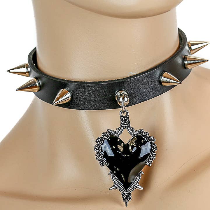 Funk Plus – wholesale Choker/collar – FC311 CONE SPIKE CHOKER WITH HEART PENDANT