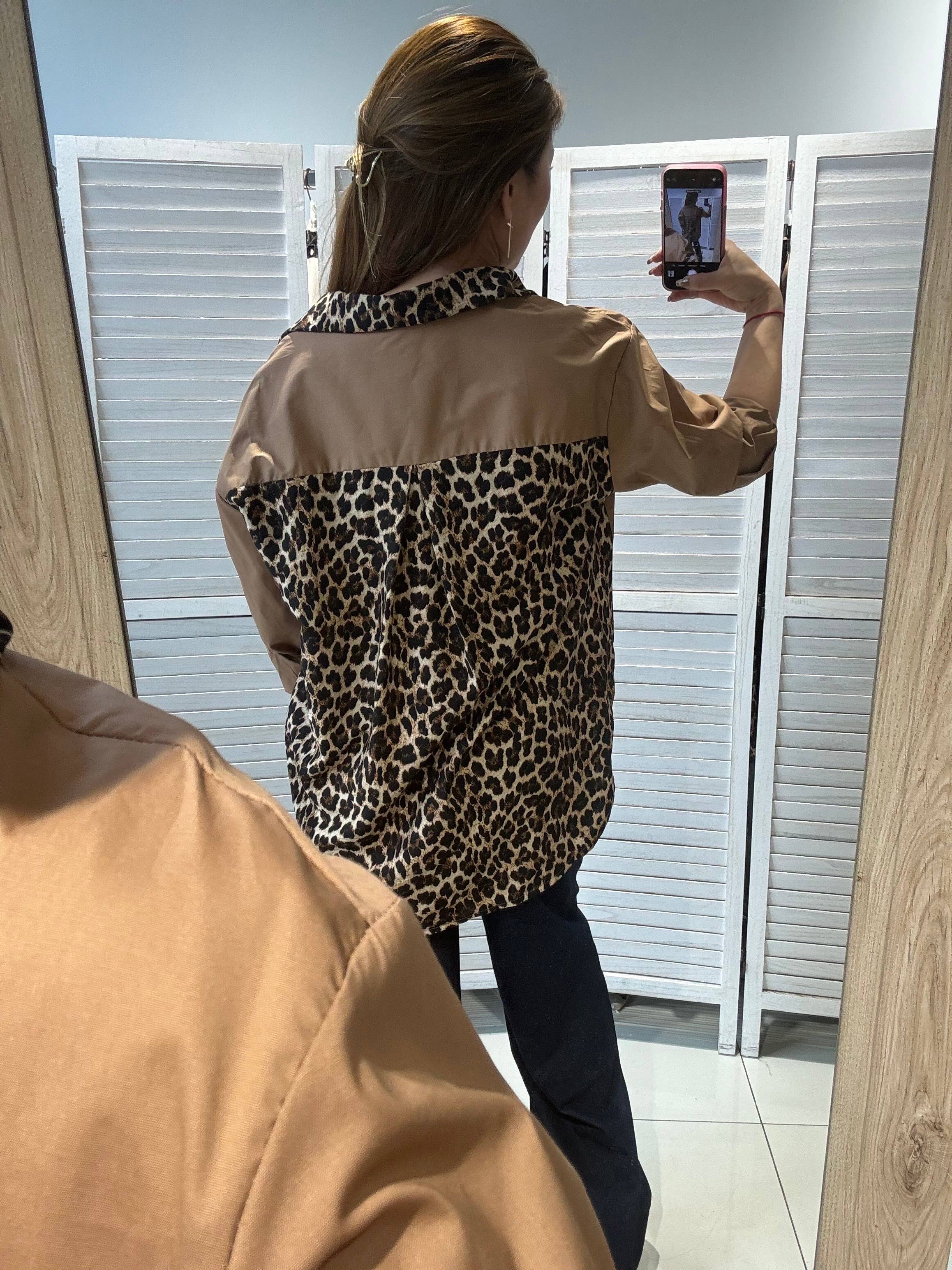 VICTORIA&ISAAC – Camisa com botões no colarinho – Mulher por atacado – Camisa com gola estampada animal - M279castanho3