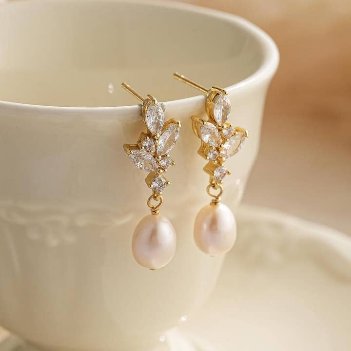 Freshwater Pearl Earrings with Crystal Leaf & Pearl Necklace for wholesale by Drrtymagic