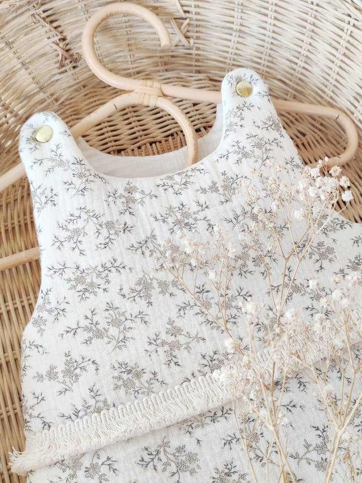 Les p'tites Merveilles de Bérénice - Vendita all'ingrosso Tutina (senza piedini) - Neonati - Sacco a pelo 0-3 mesi bohémien «Louison» in cotone biologico a doppia garza ecru con fiori1