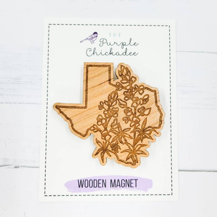 Texas Bluebonnet Graveret Træ Magnet for engroshandel hos The Purple Chickadee
