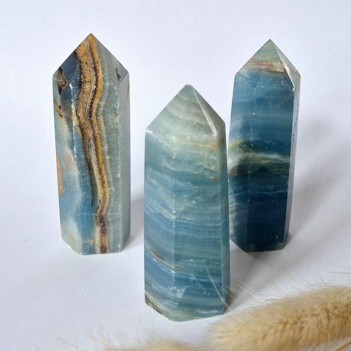 Edelstein Blauer Onyx Turm (5–8 cm) – Innere Stärke, Ruhe & Klarheit für den Großhandel von Moonlight Gemstones