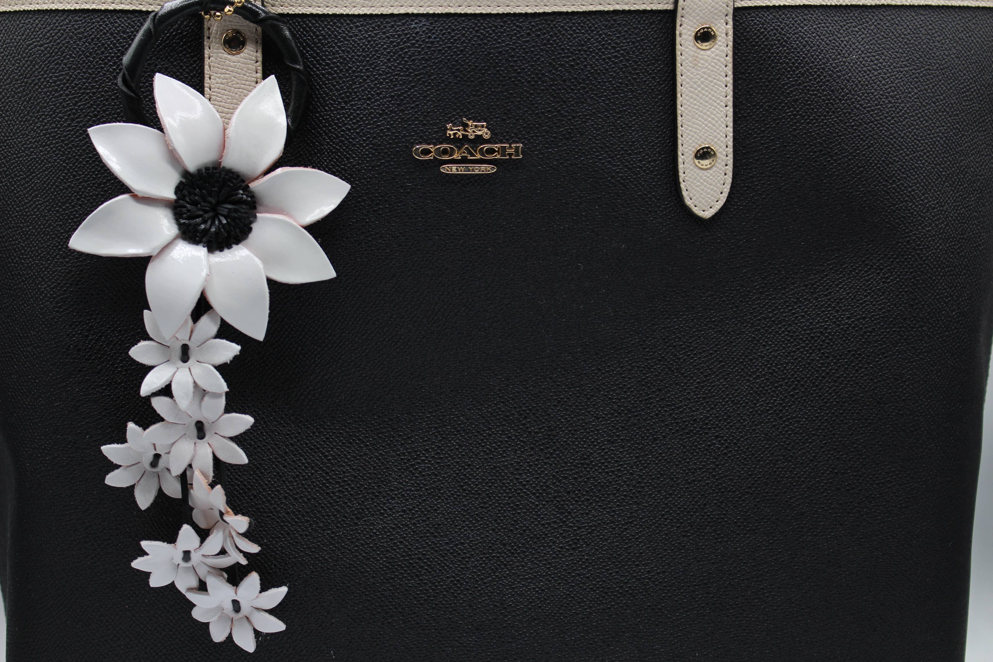 Sunflower Handmade leather inc - Wholesale Keychain - Women's - kc006 leather daisy flower keychain bag charm18