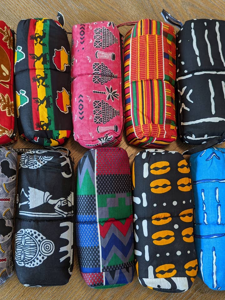 Pochettes faites à la main, trousse à crayons, trousse de maquillage pour la vente par Teranga Market
