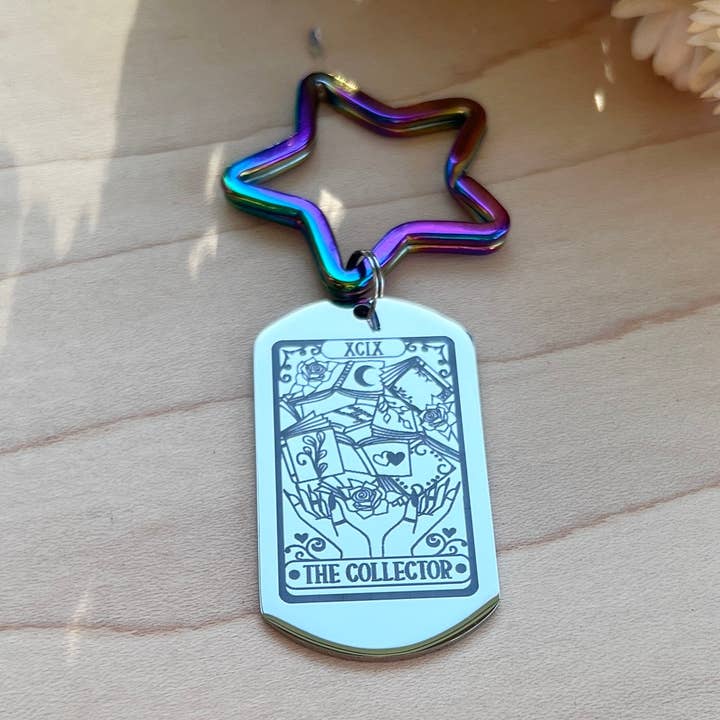 El Coleccionista | Carta del Tarot | Llavero para venta al por mayor de Write Me Wicked