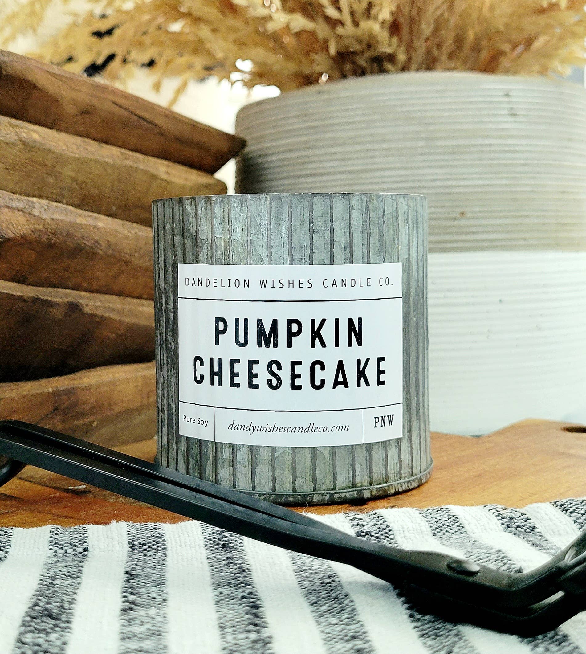 Dandelion Wishes Candle Co. – Vela em jarro/copo por atacado – Vela rústica em lata galvanizada dentro de tubo e tampa de papel kraft2