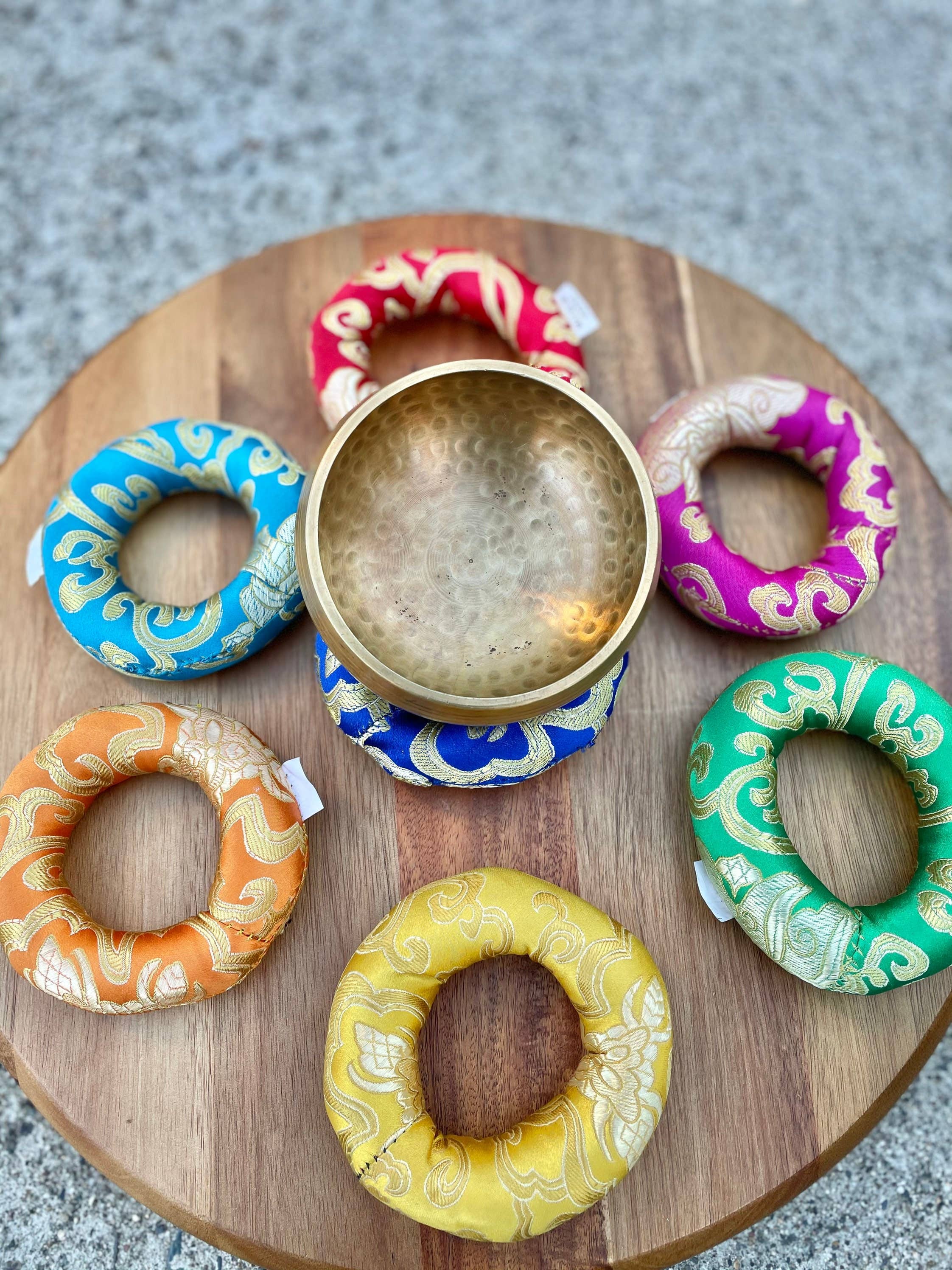 Like International – wholesale Meditation supplies – Singing Bowl Set of 3 for Meditation and Mindfulness6