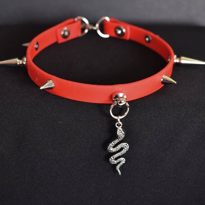 Naughty Pawsies – wholesale Choker/collar – Biothane Red Snake Spiked Choker