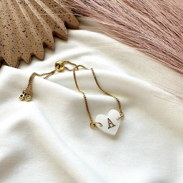 Personligt initialt armband för wholesale av The Crafted Makerie