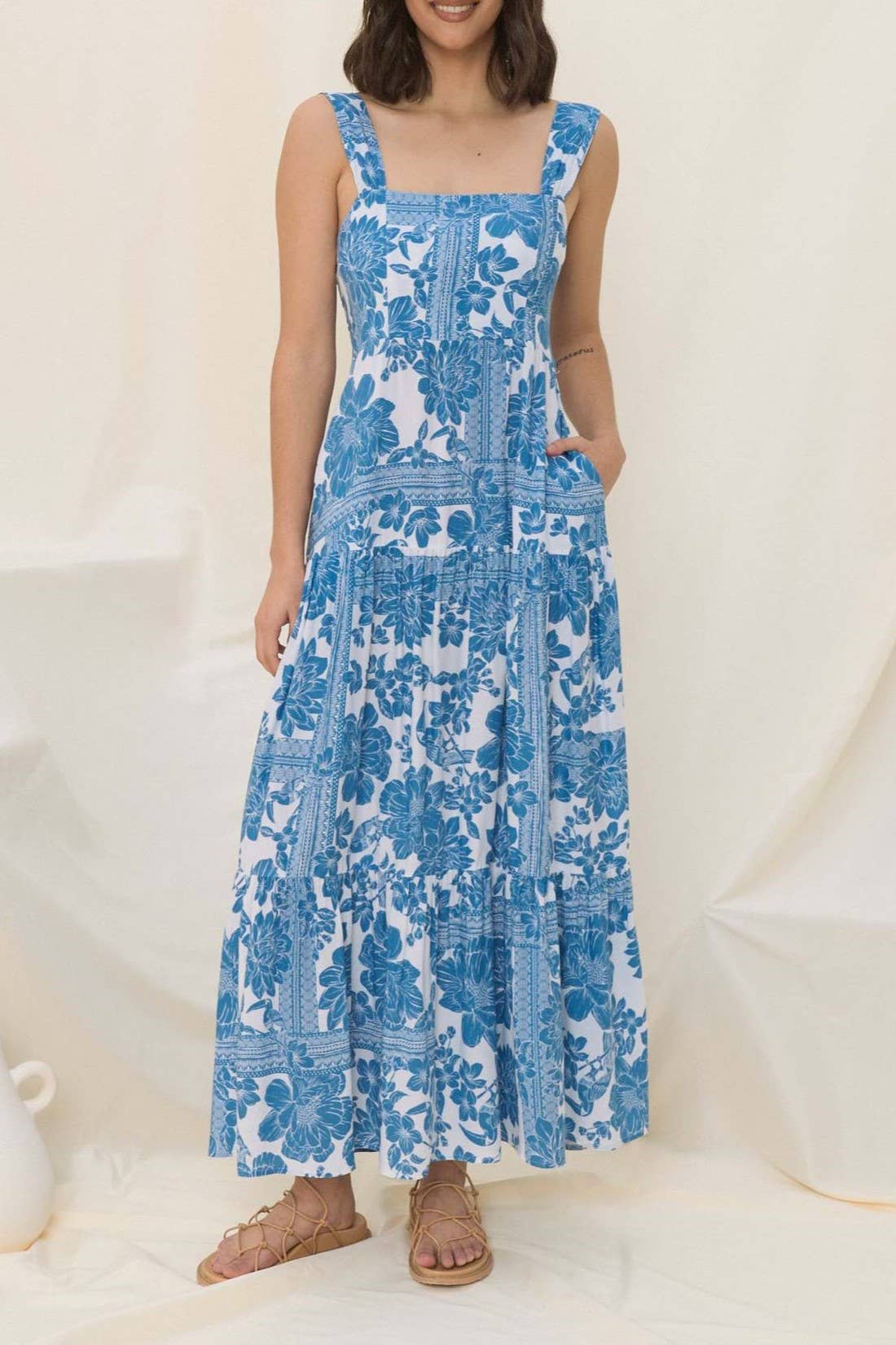 Rosa Clothing - Vente Robe – femme - Robe midi évasée à volants florale bleu bohème avec nœud à l'arrière10