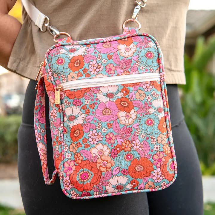 Sac à main bandoulière floral pour femme avec couverture de Bible pour la vente par Lion + Lamb