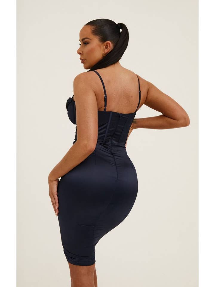 Femme Luxe – Engroshandel Kjole - Dame – Navy Satin Strappy Drapering Foran Korset Stil Midi Kjole - Sag