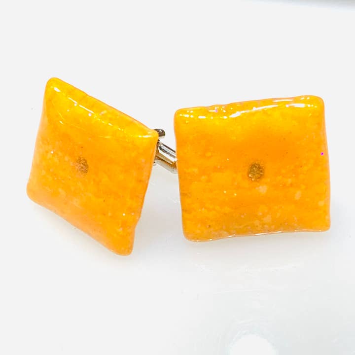 Cheeseit Manschettenknöpfe: Snack-Schmuck für den Großhandel von Glitterlimes