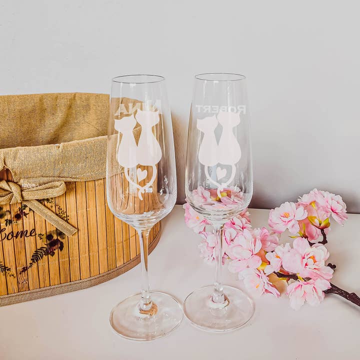 Prami's | Nina Pramendorfer - Wholesale Wine Glass - Set of 2 champagne glasses with names and cat motif | Personalized champagne glasses with engraving2