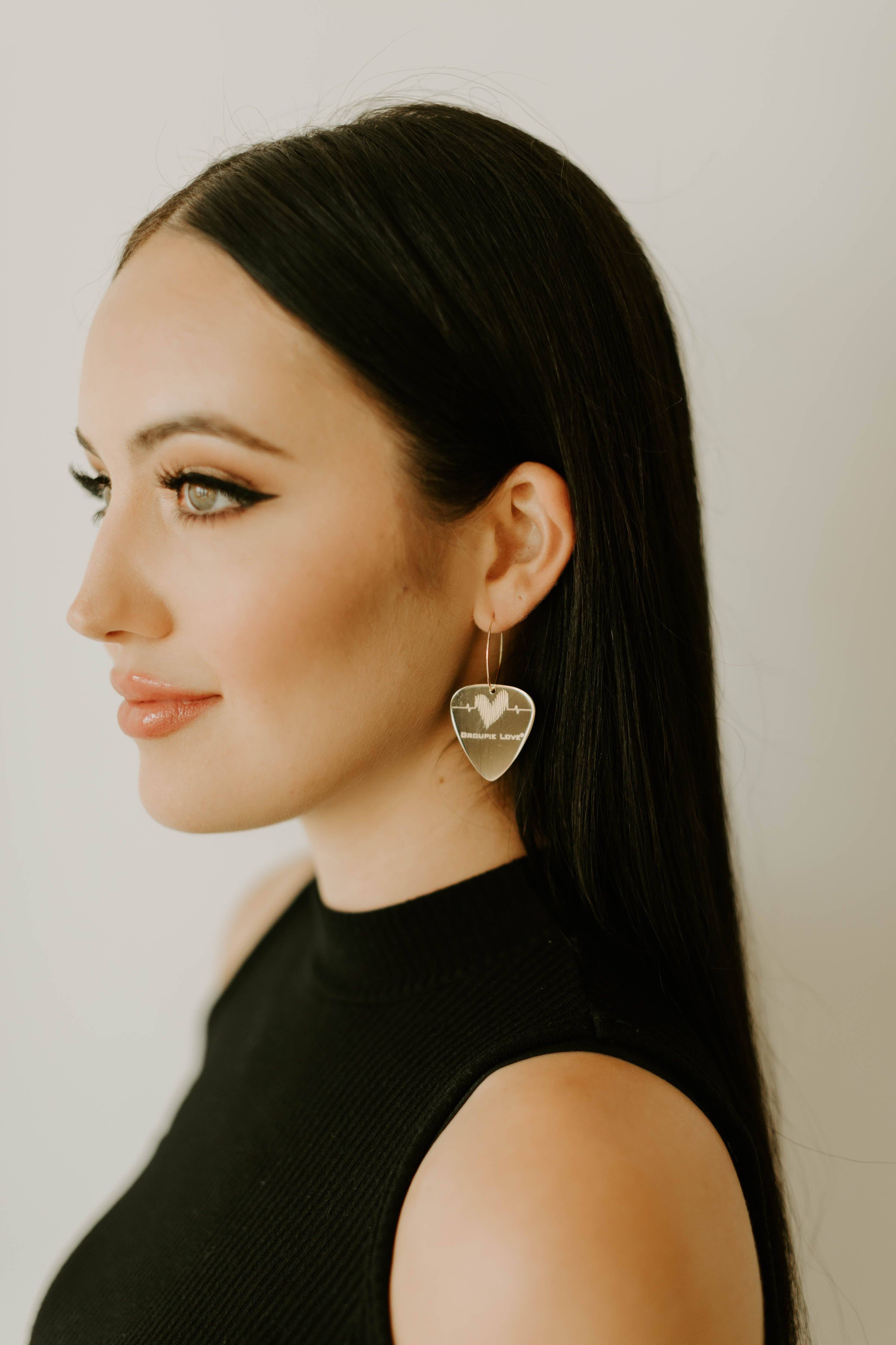 Groupie Love – wholesale Hängande örhängen – Rostfritt stål metall gitarr plocka Hoop-örhängen5