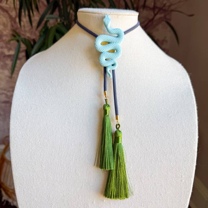 Schlange Bolo Babyblau mit Sturmblau & Oliv für den Großhandel von Rahya Jewelry Design