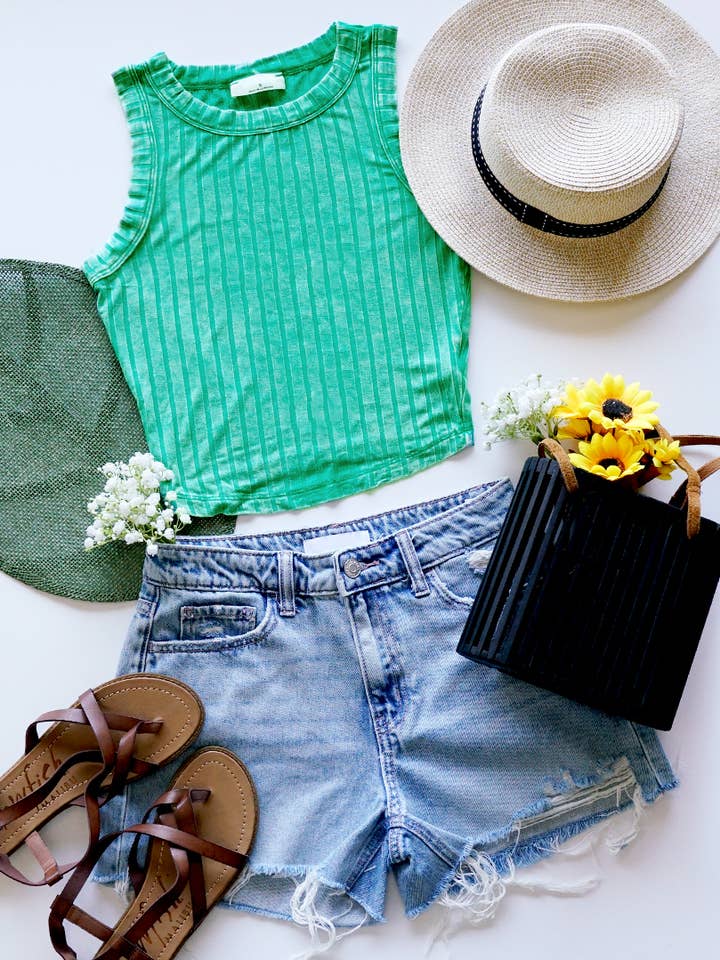 Haut court sans manches à encolure bateau côtelée .SI-25603 pour la vente par 42POPS