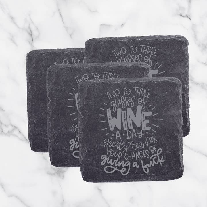 Deux à trois verres de vin | Ensemble de dessous de verre en ardoise pour la vente par Fuzzy Loon Designs