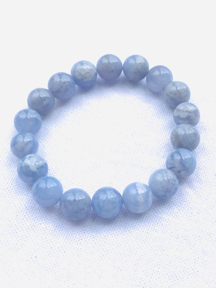 Blå kalcedon 10 mm runda pärlarmband för wholesale av Crystal Universe