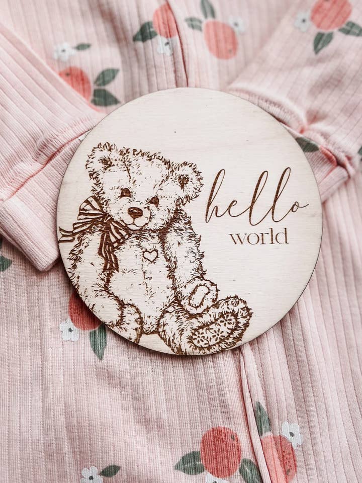 Annuncio di nascita del bambino "Hello World" - Giro dell'ospedale - Orsetto per la vendita all'ingrosso da parte di Walker Home Decor