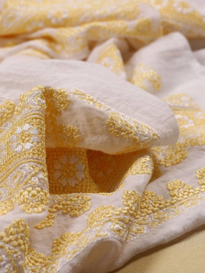 Blouse Flower Path - Tissu de couleur blanche pour la vente par FLORII