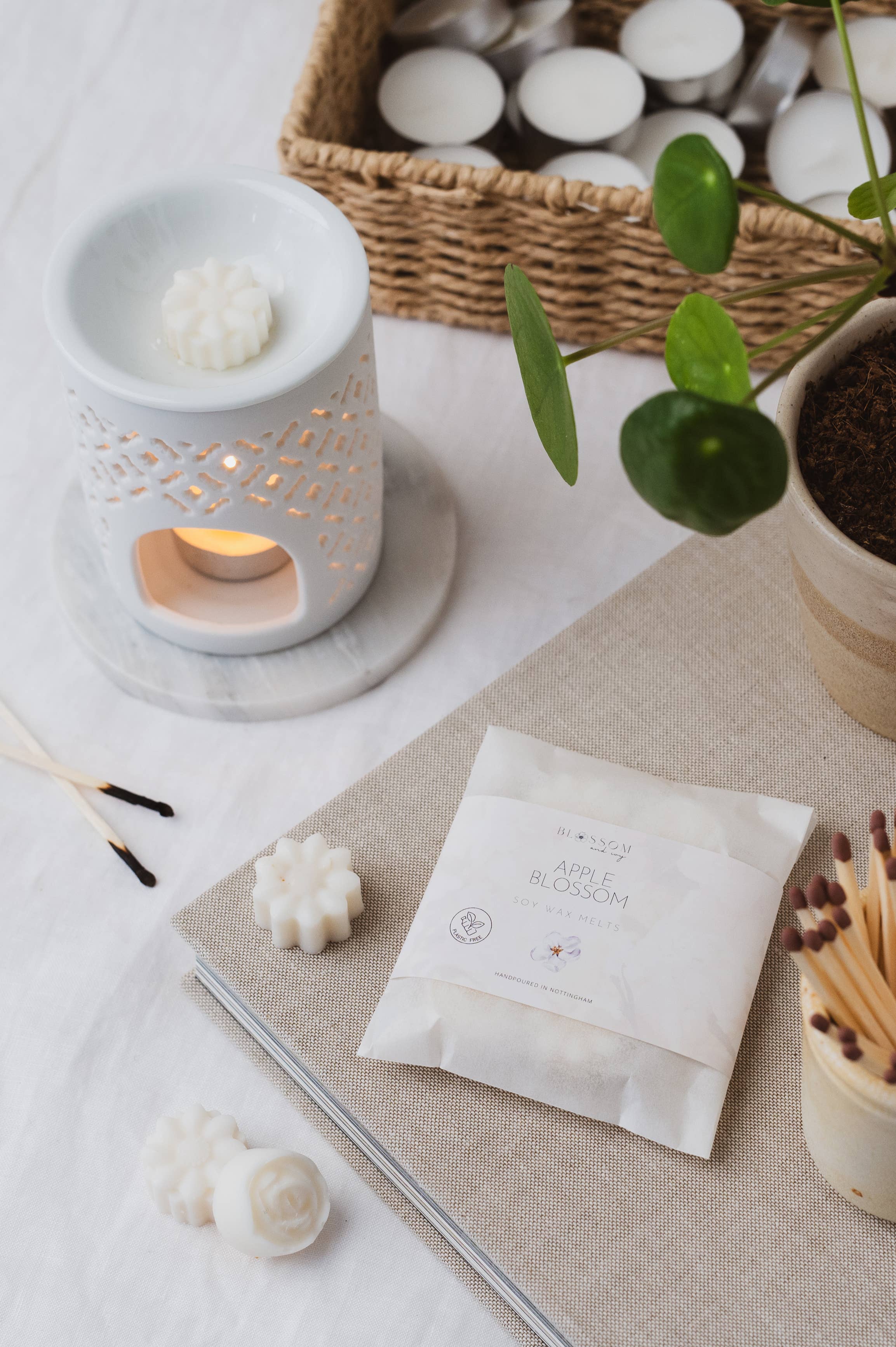 Blossom & Ivy Botanicals - Wholesale Wax Melt - Apple Blossom | Botanical Soy Wax Melts0