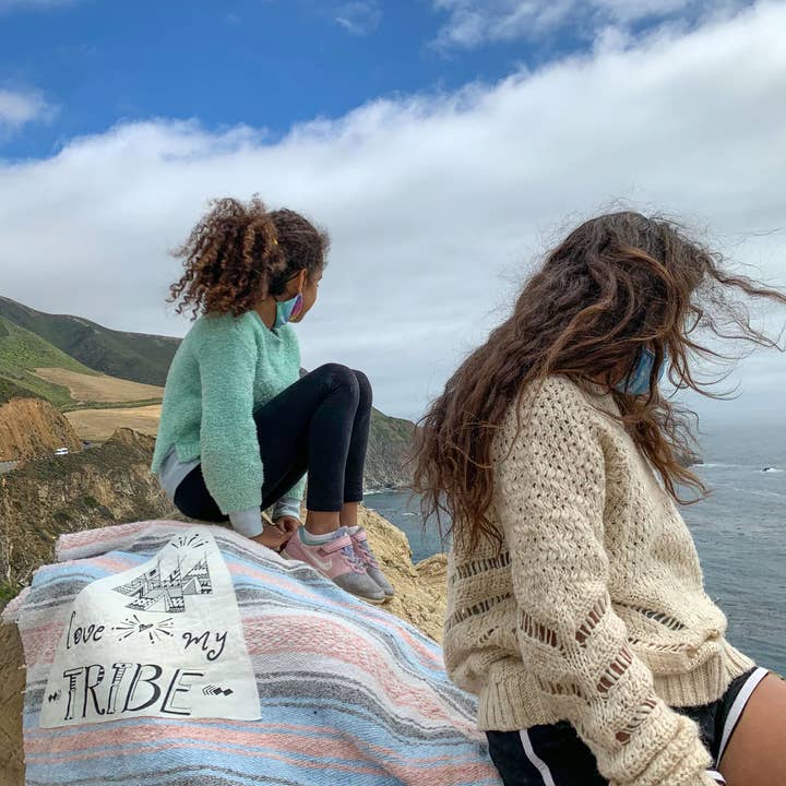 Manta mexicana «Love My Tribe», color coral y azul, para playa, acampada para venta al por mayor de Lil Be