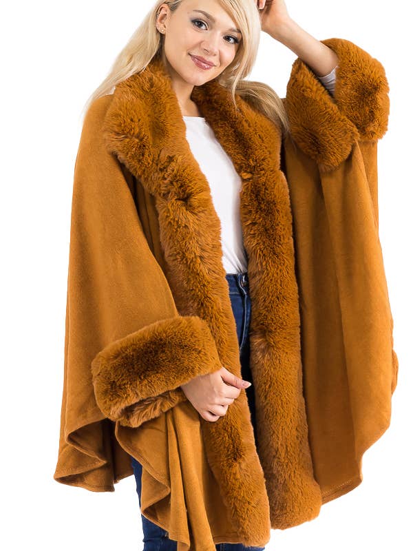 Poncho Ruana à col en fausse fourrure teddy, silhouette ouverte pour la vente par Cap Zone